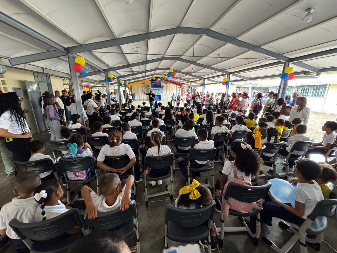 Alcalde Ortiz entrega como nueva la unidad educativa “Valmore Rodríguez” en Caripito 2 educacion2