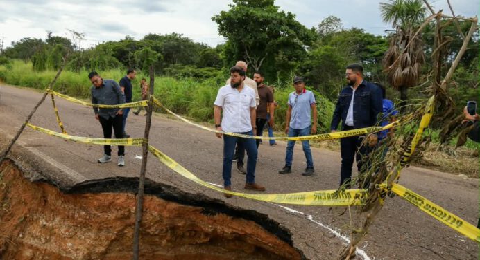 Gobernador Luna realizó inspección técnica de la carretera que conecta Aguasay y Anzoátegui‎