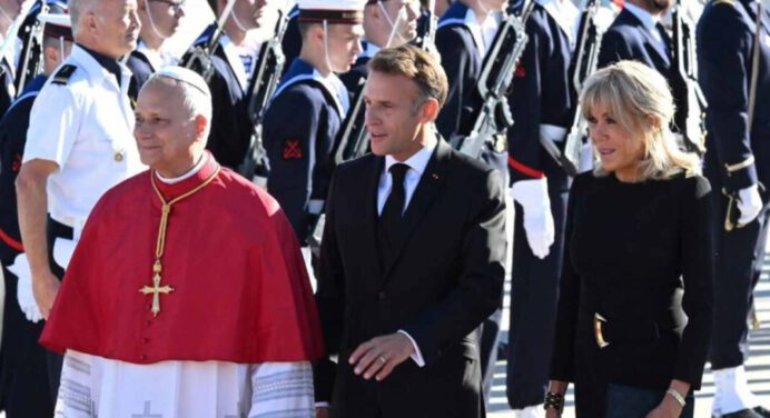 Macron califica de «monumental» la misa de León XIV en París