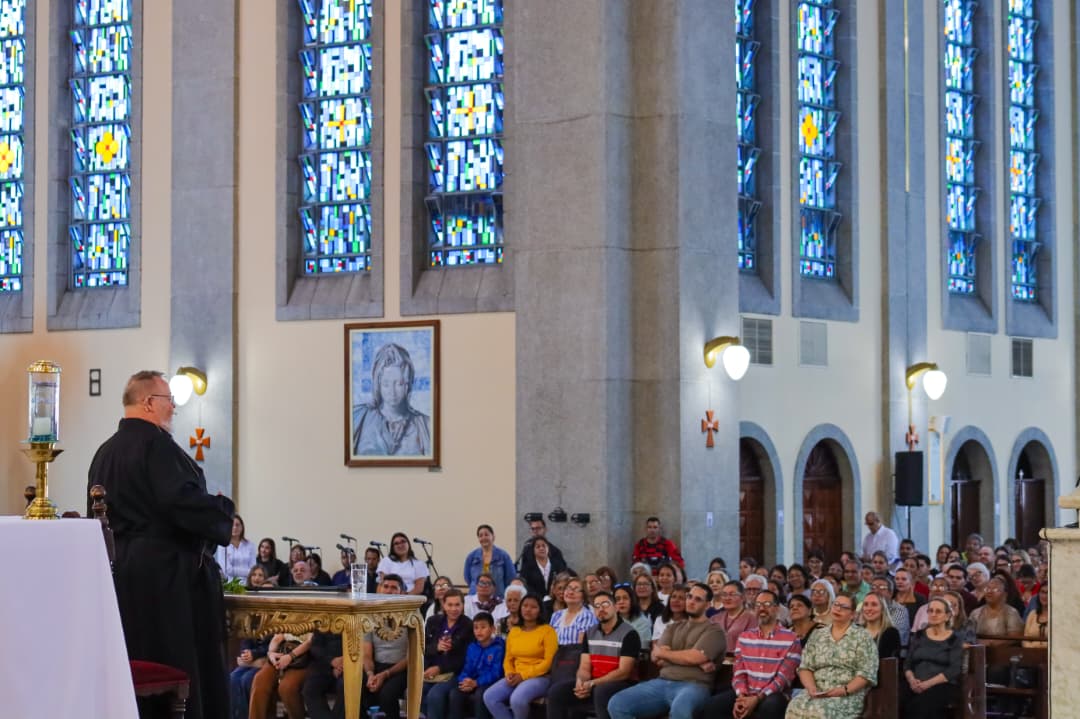 Exitoso retiro de renovación espiritual con Monseñor Roberto Sipols se desarrolló en la Catedral 4 monsenor sipols3
