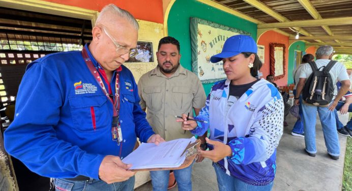 Entregan donativos para culminar proyectos comunales