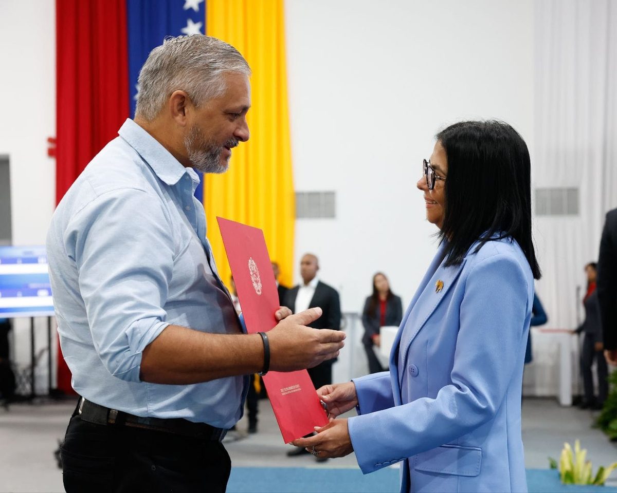 Estrella Velandia recibió el Premio Nacional de Periodismo 2026 en Caracas 3 richard avila2