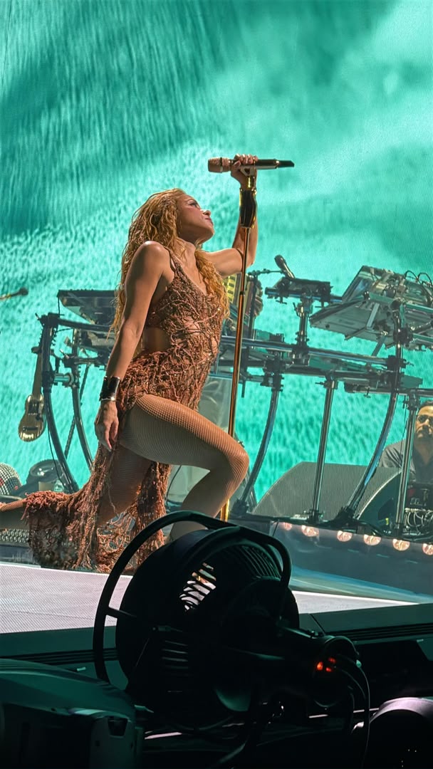 shakira2