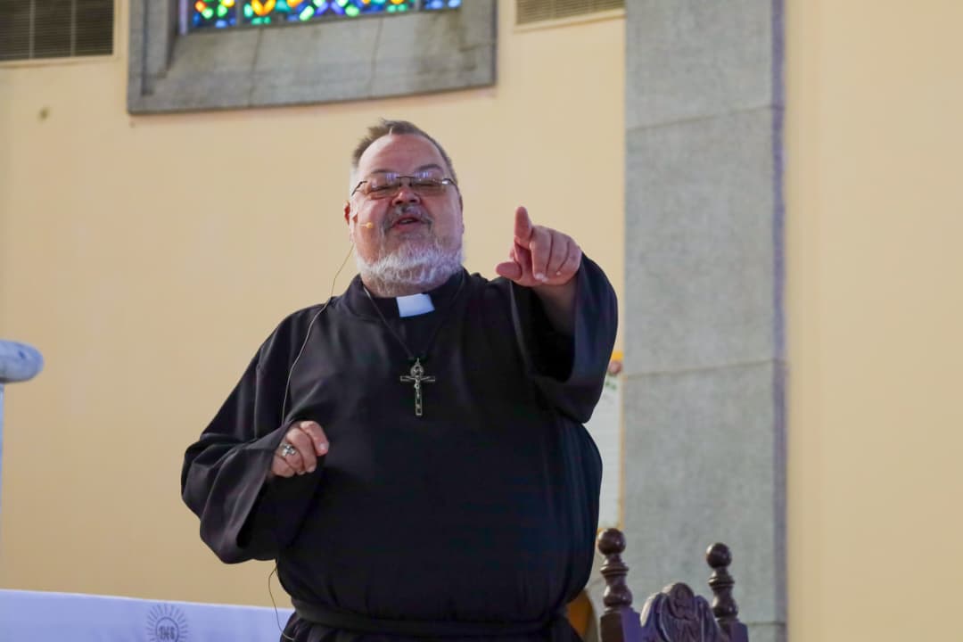 Exitoso retiro de renovación espiritual con Monseñor Roberto Sipols se desarrolló en la Catedral 13 sipols10