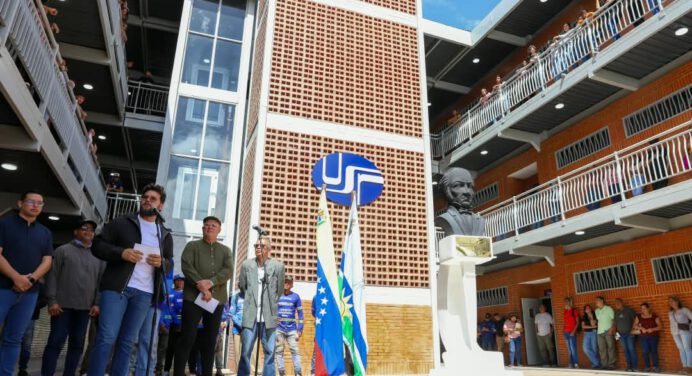Entregan totalmente modernizada la Universidad Simón Rodríguez