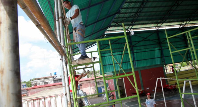 Inicia rehabilitación integral de la cancha Las Uvitas