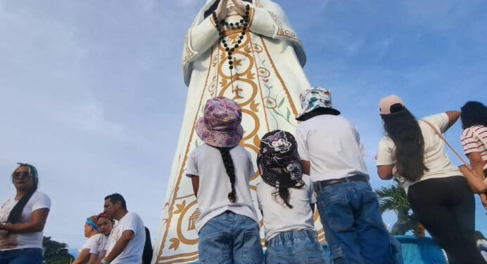 Con foro histórico conmemoran 25 años del monumento a la Virgen del Valle en Zamora
