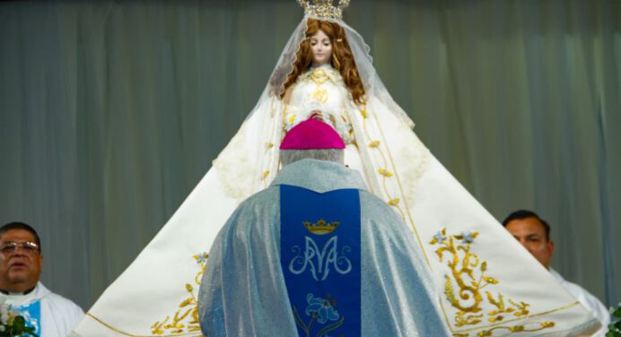 Amor y agradecimiento presentes en bajada de la Virgen del Valle