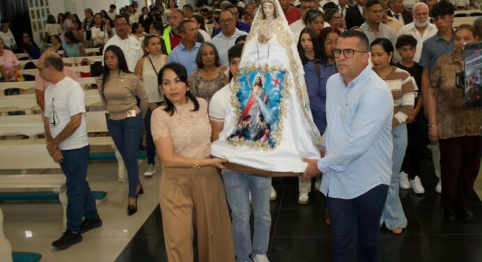Realizan tradicional bajada de la Virgen del Valle en Punta de Mata