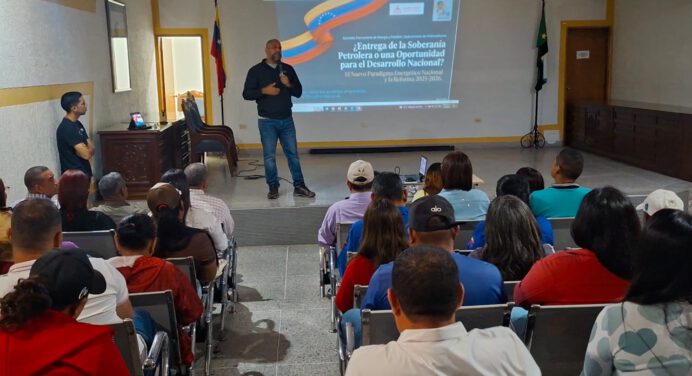 Zamoranos participan en el foro “Venezuela del futuro hablemos de petróleo”