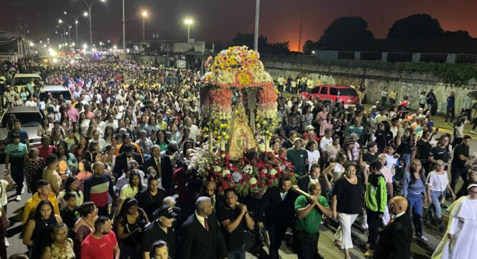 Con multitudinaria peregrinación honran a la Virgen del Valle en Punta de Mata