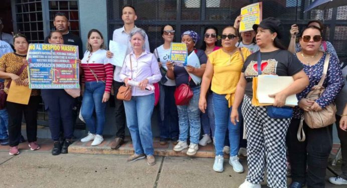 Docentes jubilados y excluidos de nómina exigen respuesta a reclamos en el CDCE