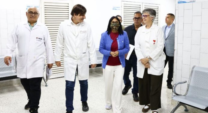 Delcy Rodríguez supervisó los avances en la rehabilitación del Hospital Vargas de Caracas