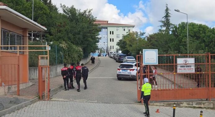 Tragedia en un Instituto de Estambul: Adolescente atacó a 8 compañeros de clases