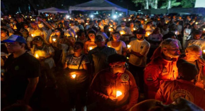 Vigilia en La Guaira rindió homenaje a víctimas 100 días después de los terremotos