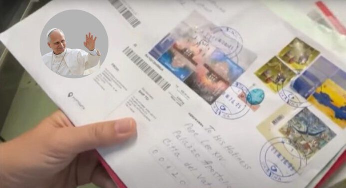 El papa León recibe cartas de apoyo de los niños con cáncer del Hospital Gemelli 