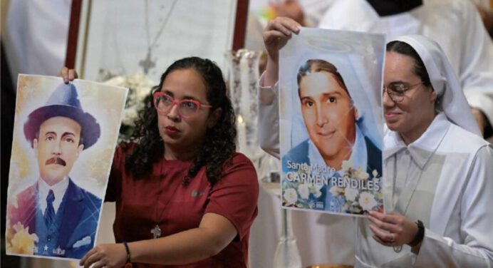 Devotos celebran primer año de santidad de José Gregorio Hernández y Carmen Rendiles