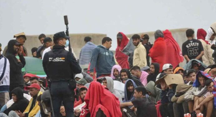 Unos 15.000 migrantes continúan en Ceuta tras entrada masiva