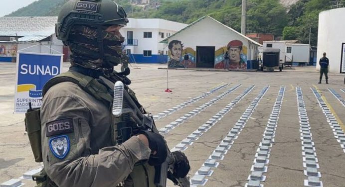 Barco con 2,9 toneladas de drogas es interceptado por Venezuela y Francia