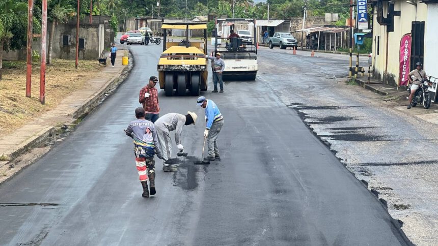 Alcaldesa impulsa asfaltado y rehabilitación de condominios en Avenida Libertador 1 asfalto
