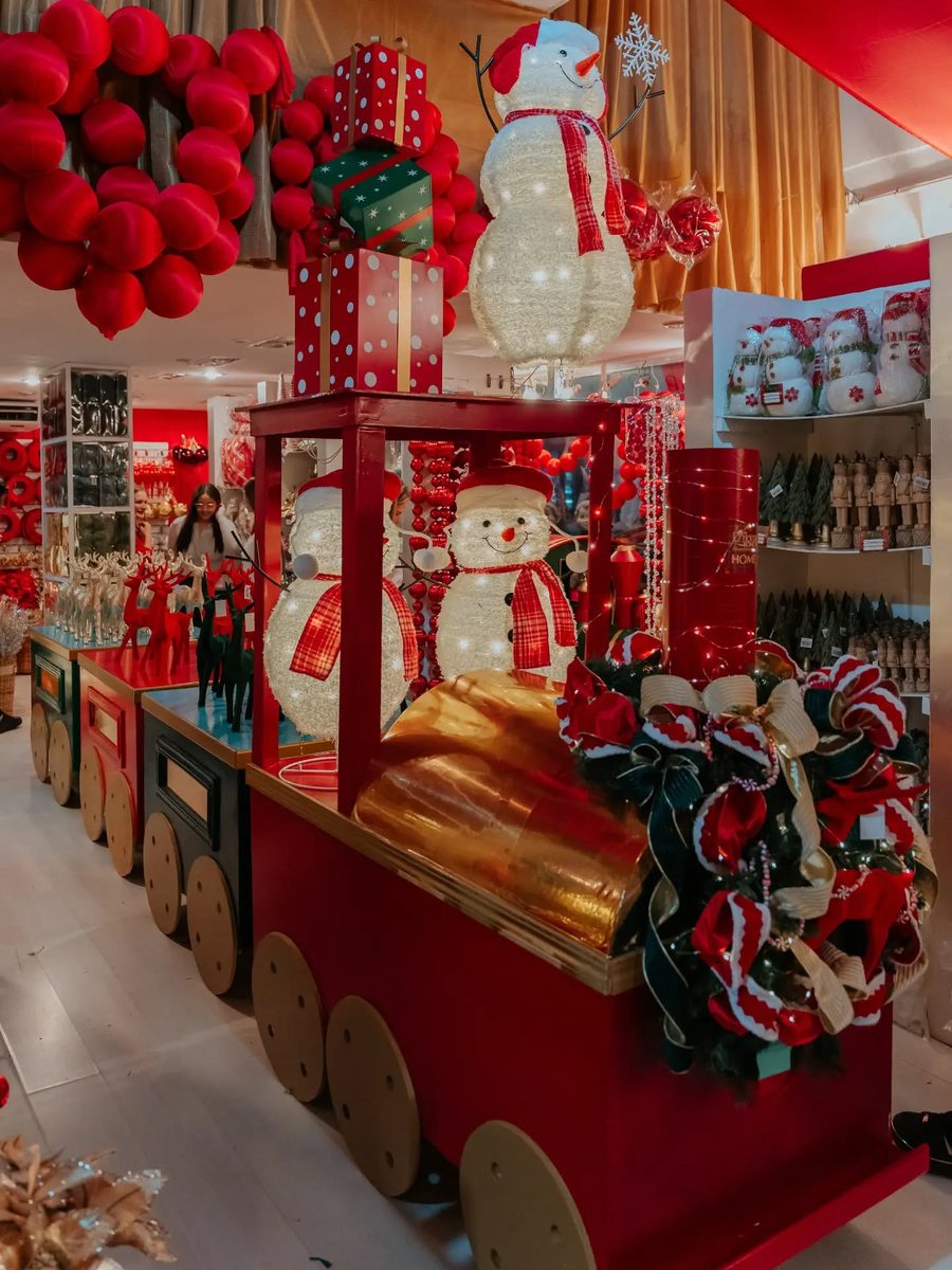 Ya abrió sus puertas D'Flores Home con la magia de la Navidad en el c.c. Monagas Plaza 4 carrito
