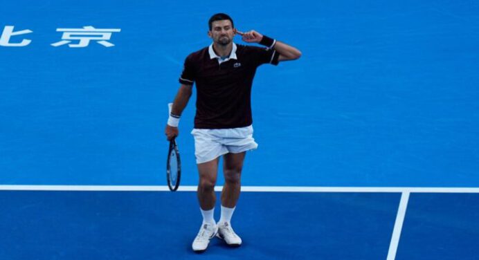 Djokovic conquistó su séptimo Pekín tras la retirada de De Miñaur