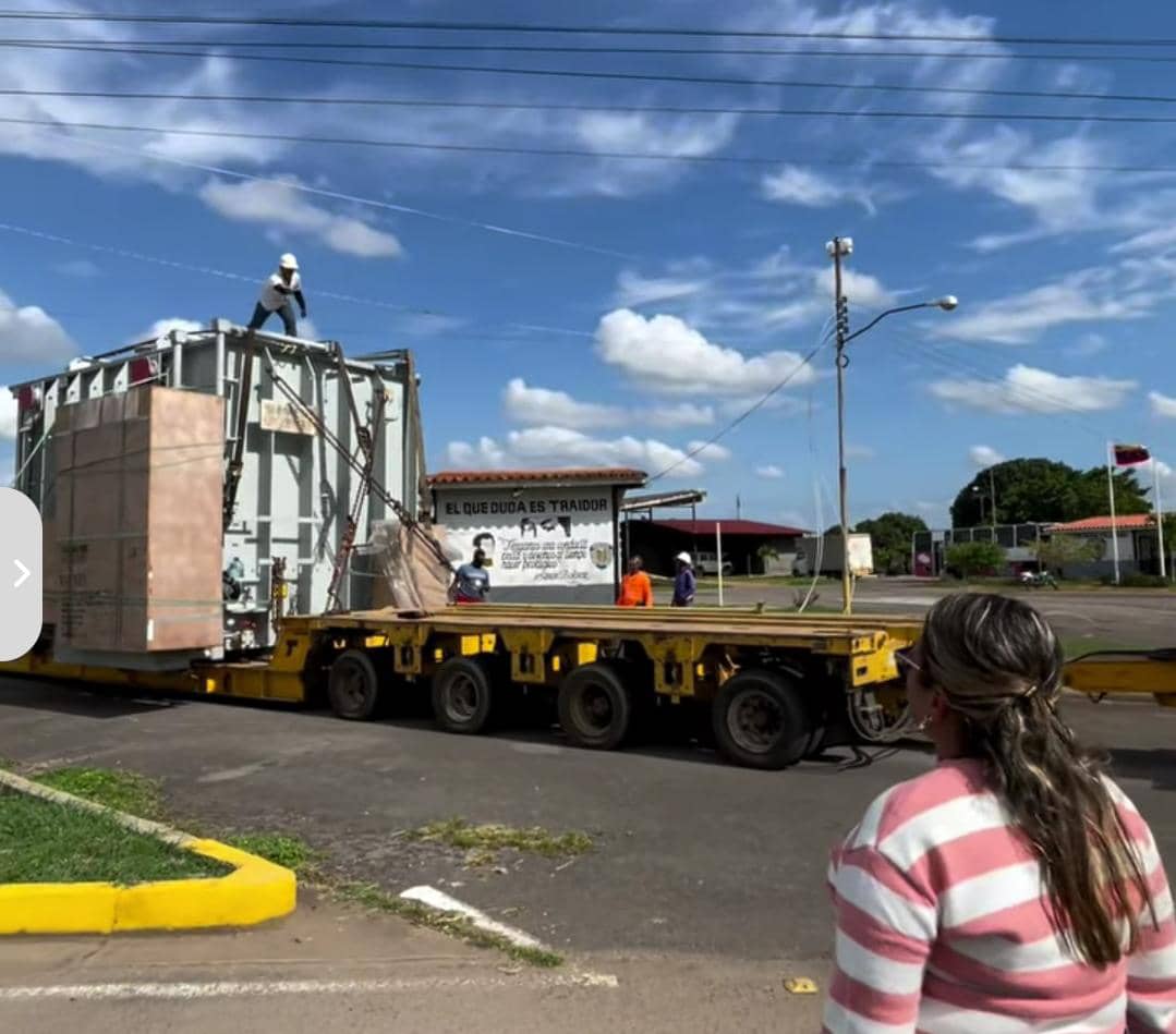 Regresó "Conectados con Ernesto" con entrega del parque habitacional La Viña 4 electrotransformador