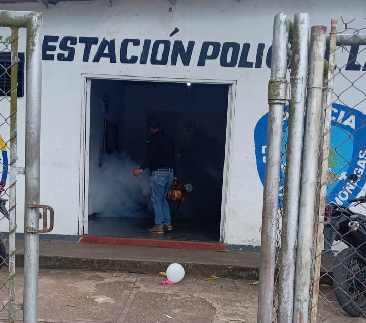 Realizan novena jornada de fumigación y abatización en La Cruz 3 fumigacion3
