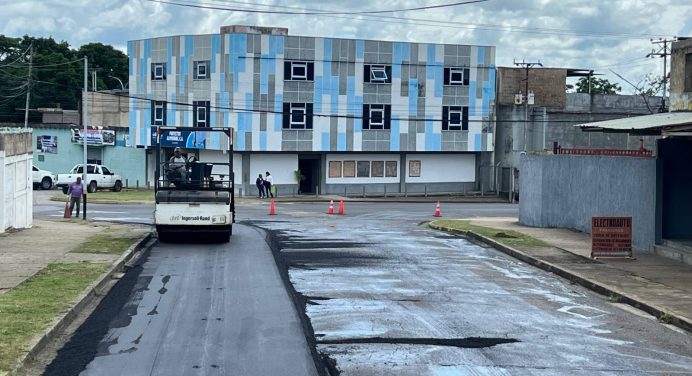 Comenzó colocación de 480 toneladas de asfalto en Las Cocuizas