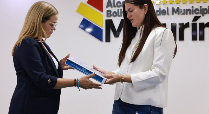 Alcaldesa Fuentes consignó ante la Cámara Municipal proyecto de presupuesto 2027