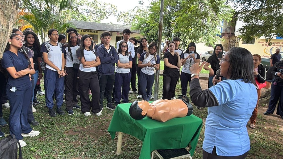 Cardiovascular de Oriente cierra Semana del Corazón con taller de RCP 6 rcp6
