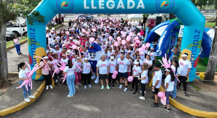 En el Humnt más de 600 personas cierran Mes Rosa con caminata 3K