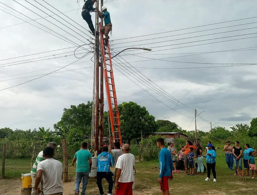 Instalan transformador de 37.5 kVA en la comuna Vencedores de la Patria de Temblador 1 transformador