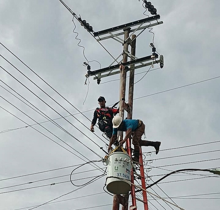 Instalan transformador de 37.5 kVA en la comuna Vencedores de la Patria de Temblador 2 transformador2