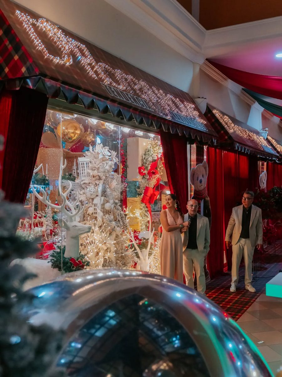 Ya abrió sus puertas D'Flores Home con la magia de la Navidad en el c.c. Monagas Plaza 9 vitrinas